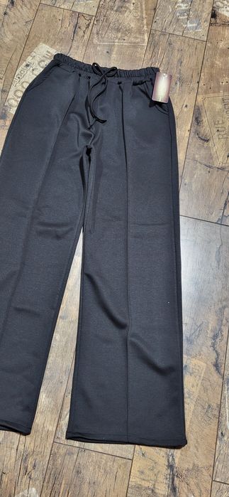 Czarne klasyczne włoskie spodnie szerokie nogawki masełko uni