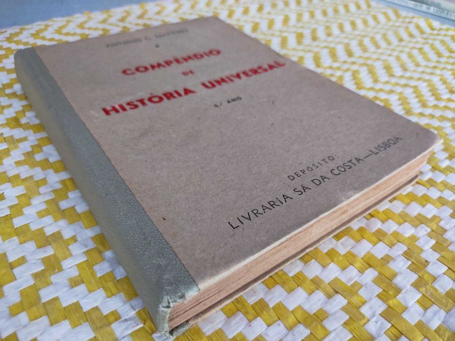 COMPÊNDIO DE HISTÓRIA UNIVERSAL (4º Ano)
Autor: António G. Mattoso
