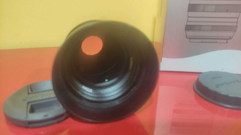 Lente Kamlan 50mm f/1.1 para câmaras Sony E.