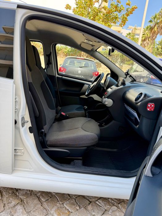 Toyota Aygo 1.0 gasolina 68 cv + A/C impecável !