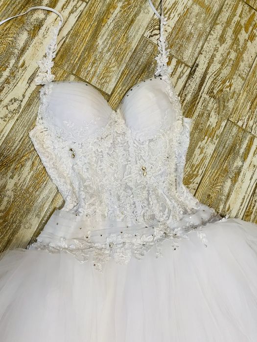 Весільна сукня