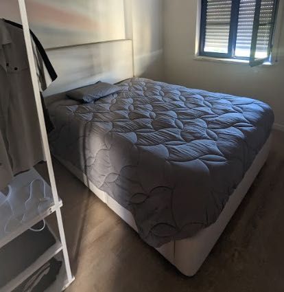 Cama de casal moderna com gavetas para arrumação (200cmx140cm)
