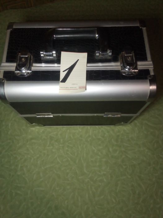 Чемодан мастера маникюра/парикмахера