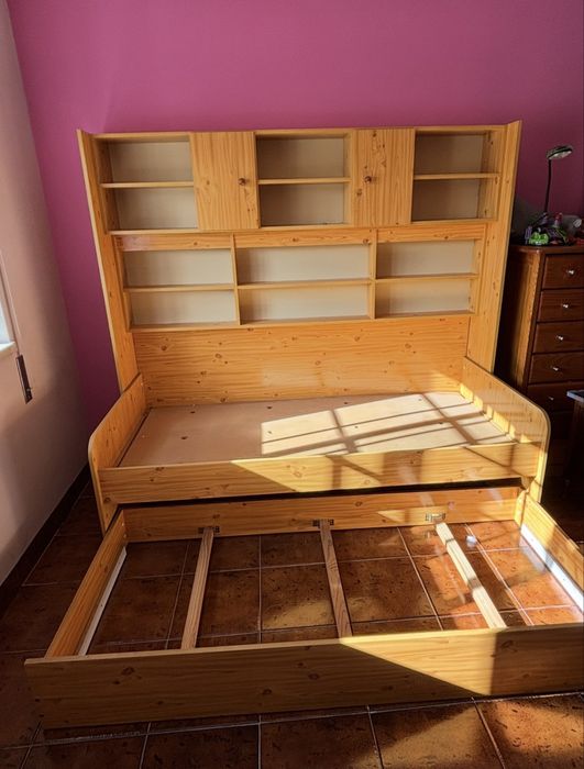 Cama tipo Beliche em Madeira com Arrumação