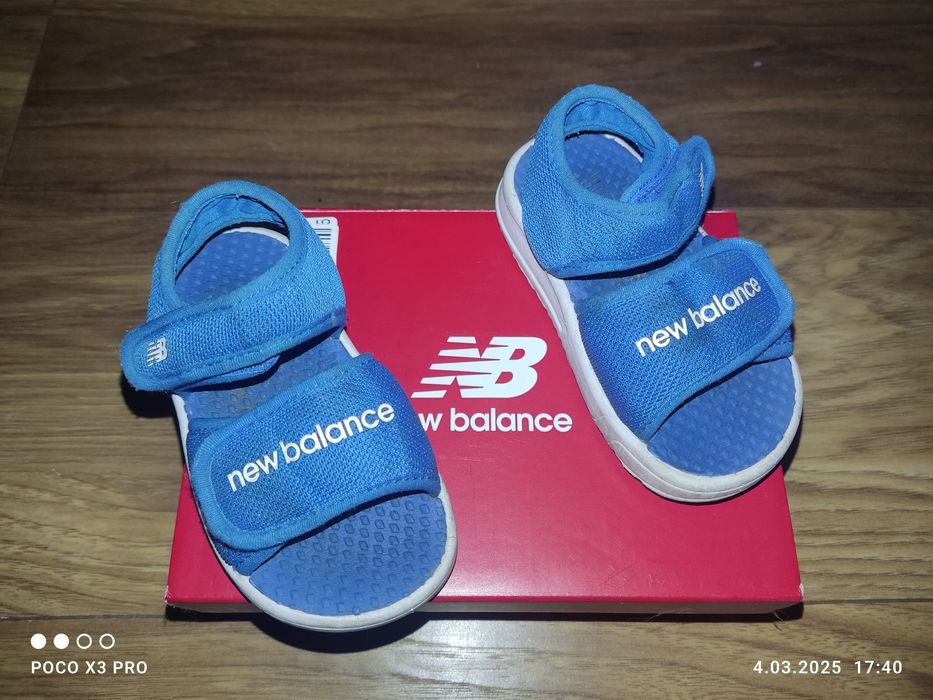 Sandały niemowlęce New Balance 21