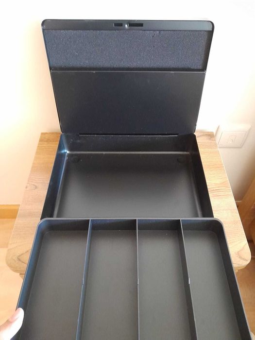 Caixa de fluxo para contar e transportar dinheiro