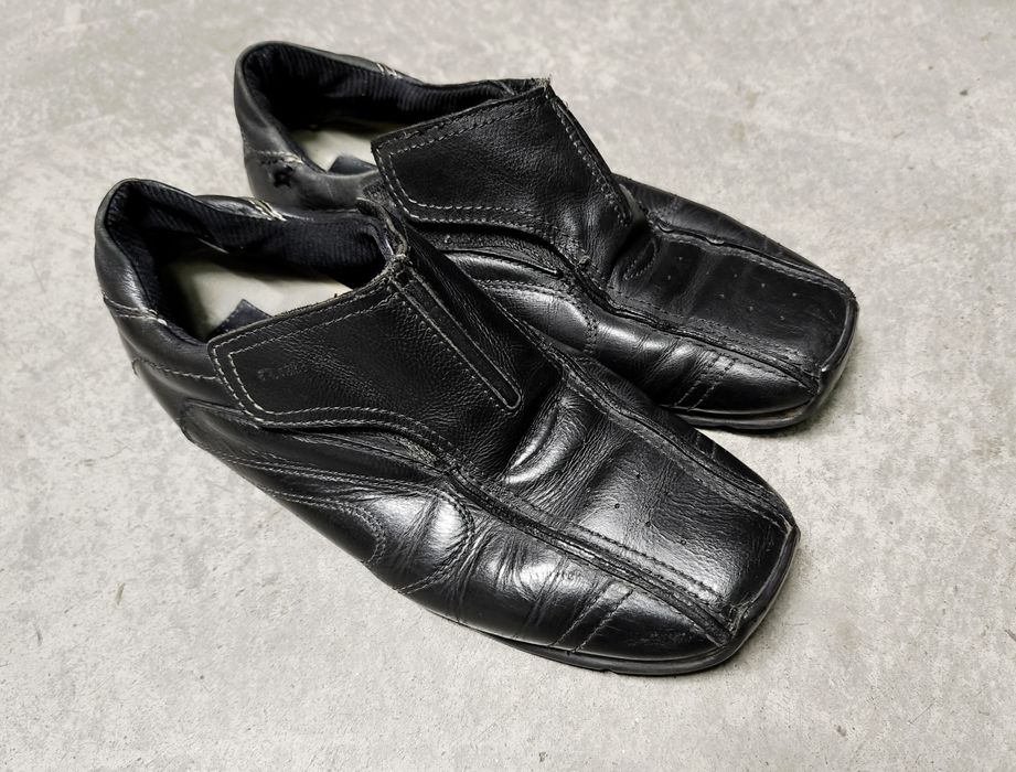 Sapatos tênis sandálias de homem com uso raramente
N 45 pele natural
C