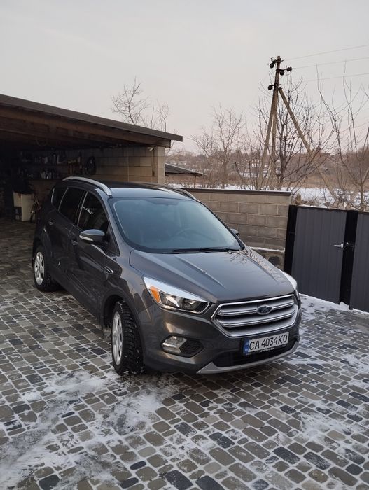 Продам Форд куга офіційний автомобіль.