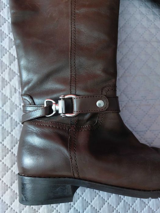 Botas castanhas altas