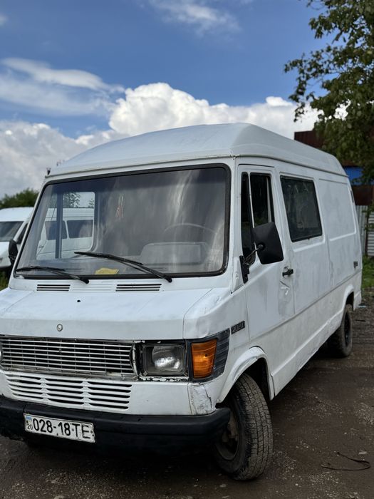 Мерседес 208 2.3д на запчастини