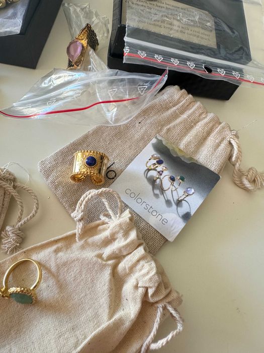 Zestaw biżuterii z kamieniami