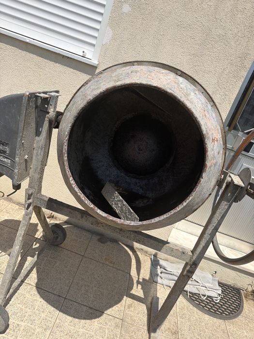 Aluga-se 2 ou 1 betoneiras (vor negociavel por dia )