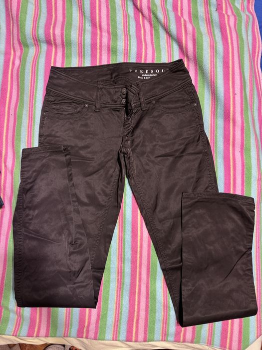 Віддам безкоштовно джинси жіночі