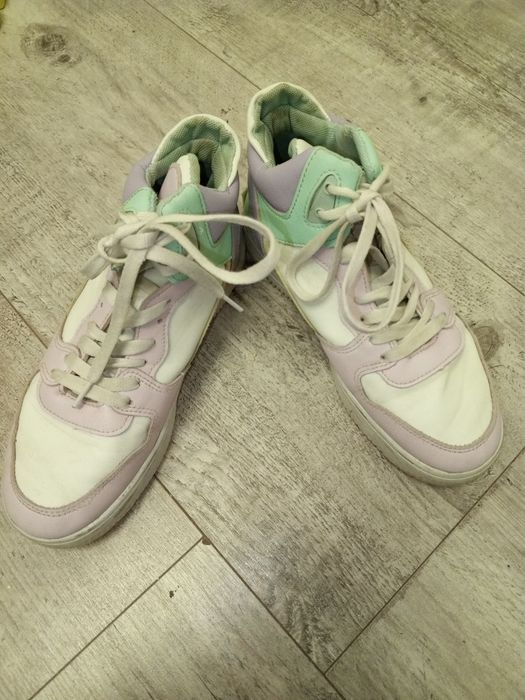 Damskie buty sportowe w rozmiarze 36
