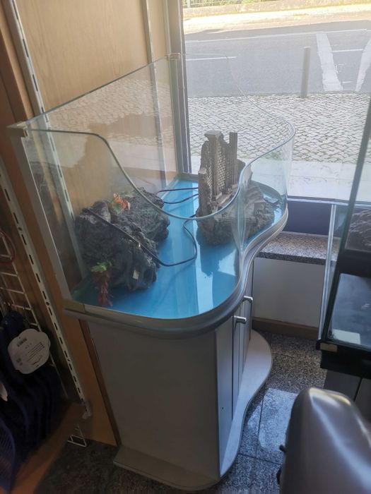 Aquários, tartarugueira e terrario