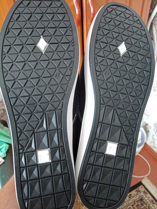 Продам кросівки чоловічі