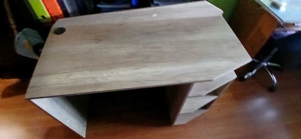 Escrivaninha com cadeira