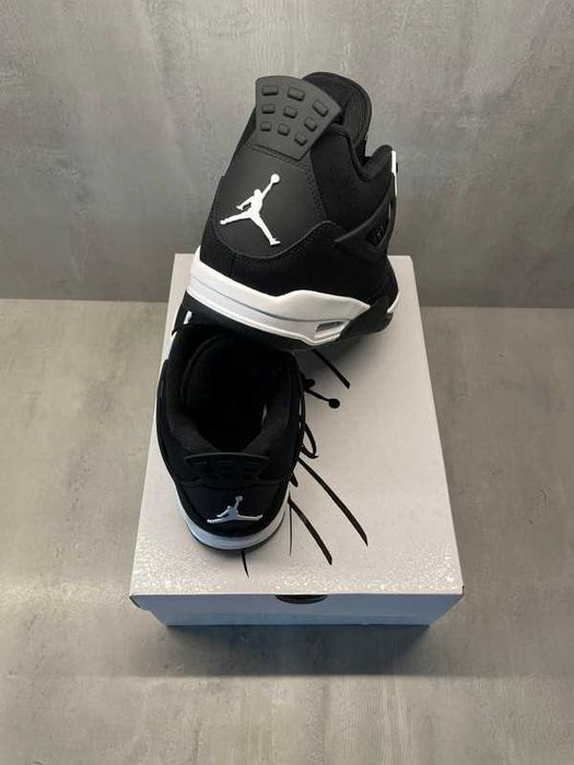 Szybka wysyłka Jordan 4 Retro White Thunder R.40