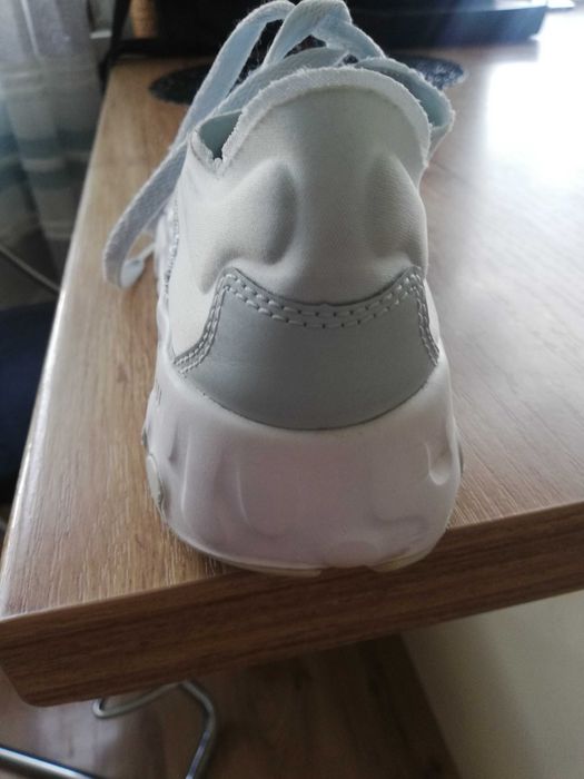 sprzedam  buty sportowe damskie