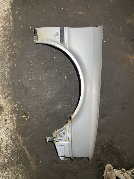 Błotnik przód prawy Audi 80 B4