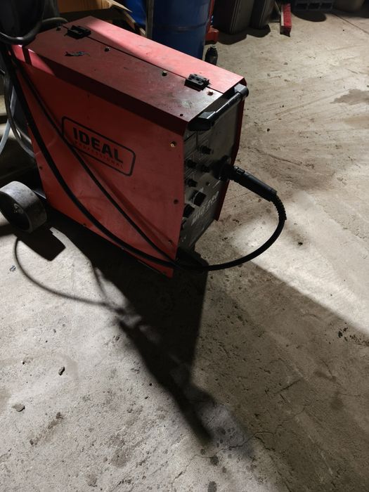 Spawarka MIG MAG ideal 280 A . Podajnik 4 rolki