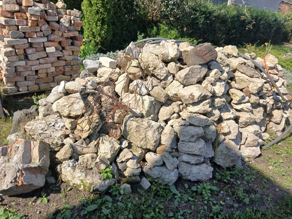 Камінь для будівництва, цегла