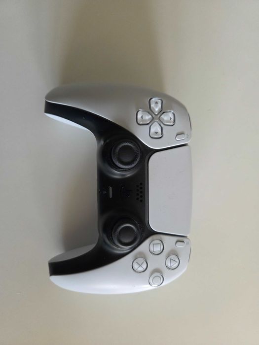 Syndyk sprzeda konsolę Playstation 5 PS5 C