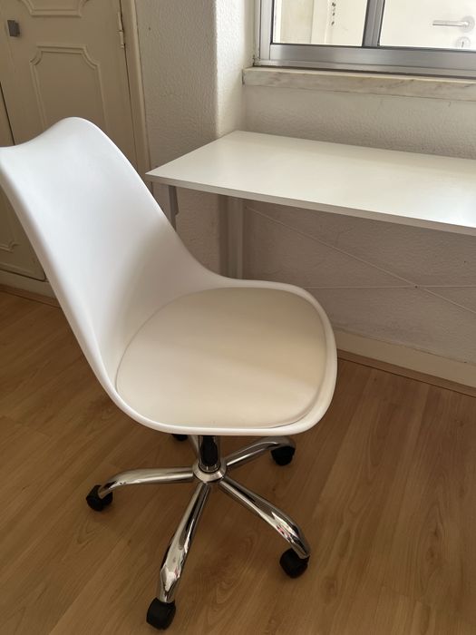Secretaria e cadeira