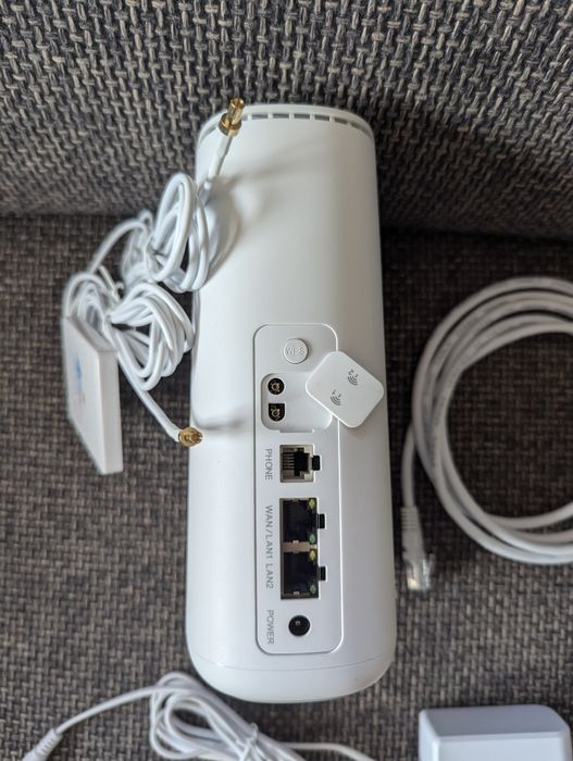 Router ZTE modem LTE 4G+ jak nowy z anteną dodatkową na kartę SIM