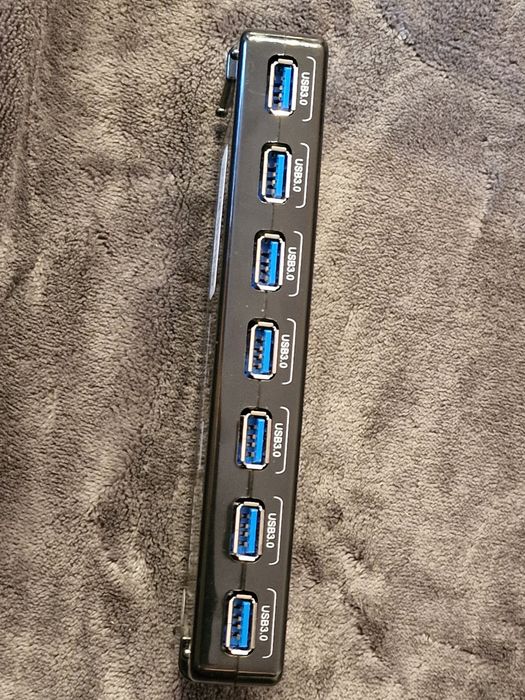 HUB USB 3.0 x7 z osobnym zasilaniem.