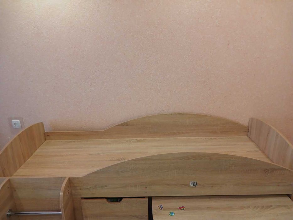 Продам ліжко -горище