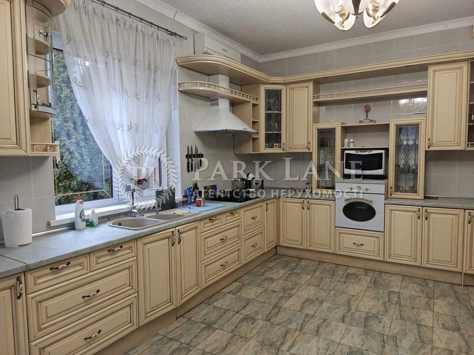 Щасливе. Затишний будинок з ремонтом