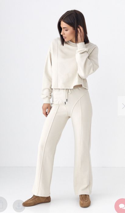 Чудовий жіночий костюм