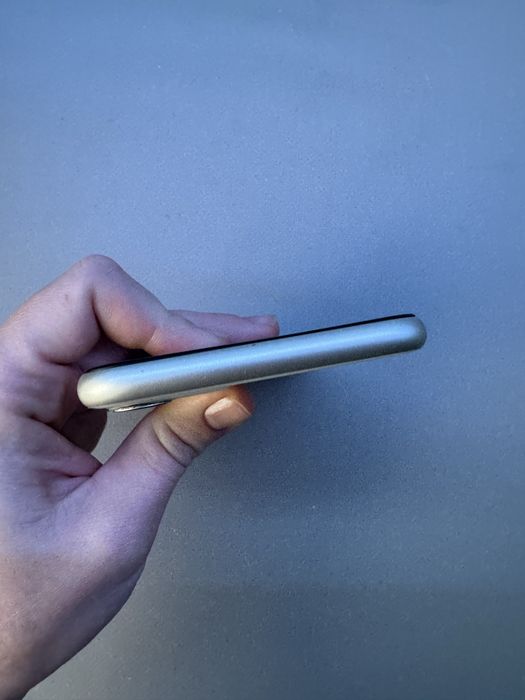 Продам apple iphone 11 64 white