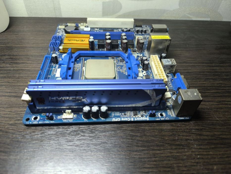 Материнская плата ASRock N68-VS3 FX + AMD Athlon  || + 4 Gb RAM