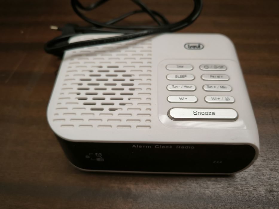 Rádio/Relógio Despertador elétrico Trevi (Também funciona a pilhas)