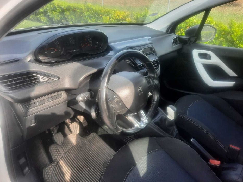 Peugeot 208 1000cc 2015