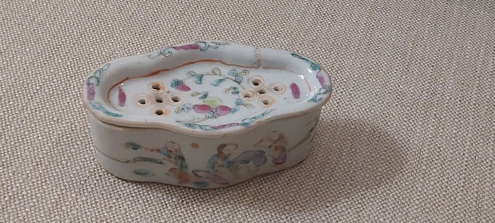 Caixa  para grilos em  porcelana cia.indias
