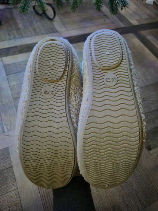 Kapcie babcine rozmiar 38/39 papucie ugg swag ocieplane