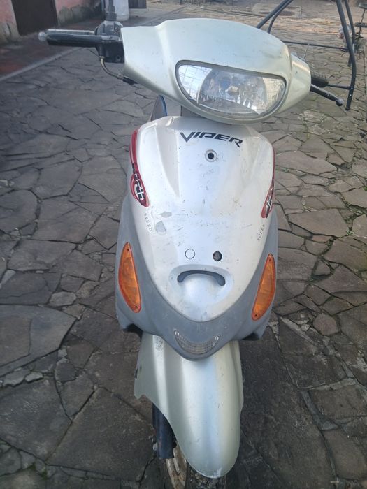 Запчастини двигуна ,колеса,пластик 4т.  Китайського Скутера