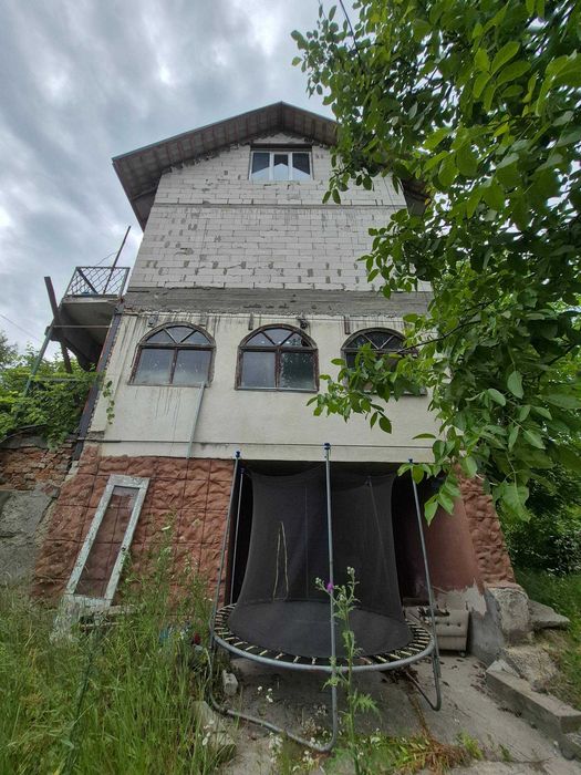 34248 Добротний будинок 120 м² у Лезнево із власною ділянкою та ставком!