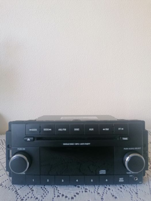 Продам штатну автомагнітолу  з Jeep Patriot