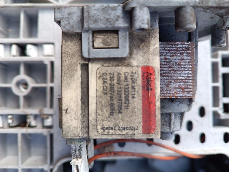 Зливний насос пральної машини Electrolux EWF1005 ,є інші зч