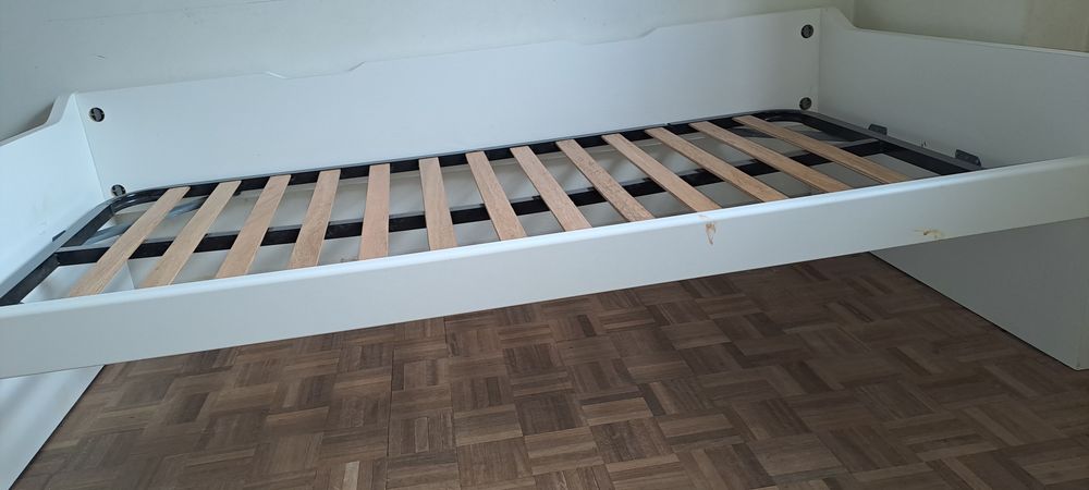 Cama de solteiro com estrado