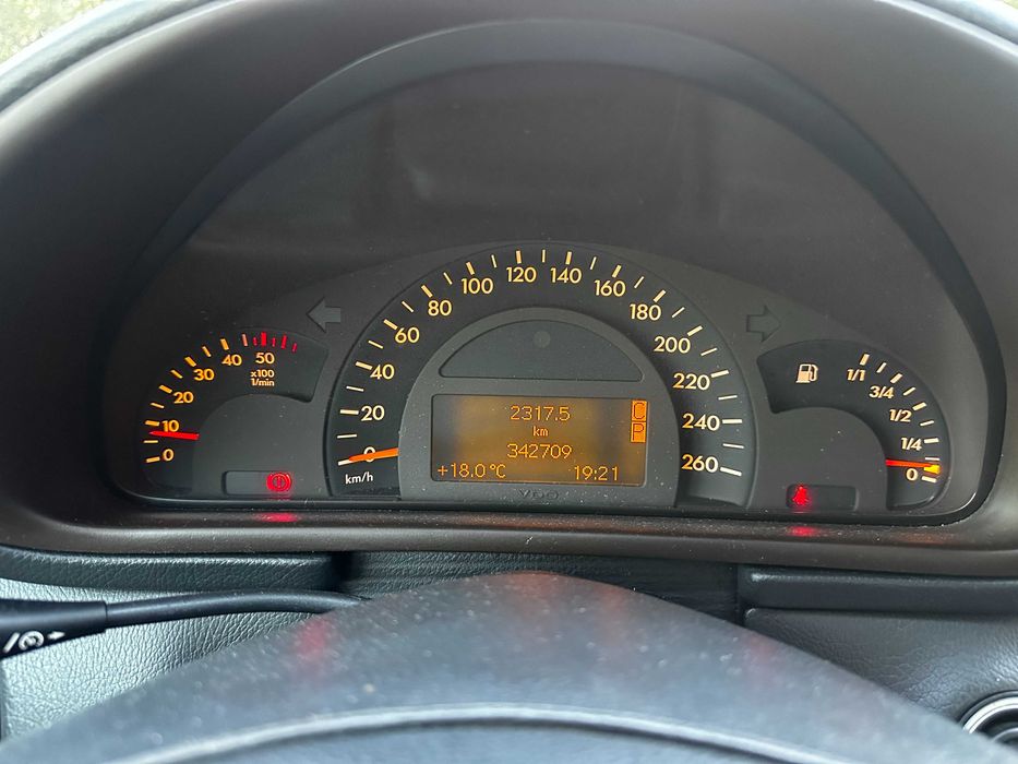 Mercedes-Benz C 220 - 05/2004 - 342.000 - ESTIMADO / SINTRA