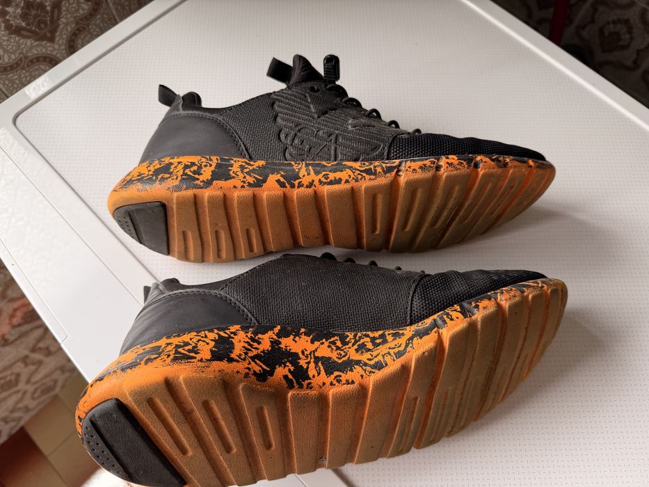Tenis Armani usado