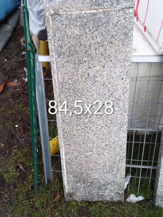 Parapety granitowe używane