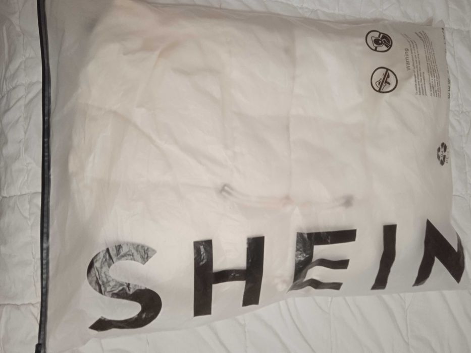 Жилетка жіноча ,нова,44 розмір,хл,колір молочний.1500гр.