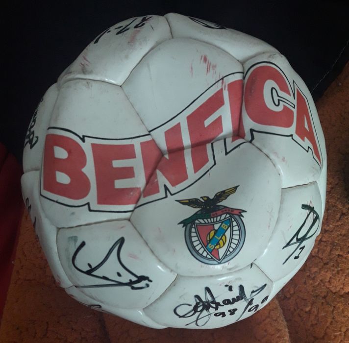 Unica camisola Benfica  Shell adidas ,assinada Eusebio,Figo,Rui Costa