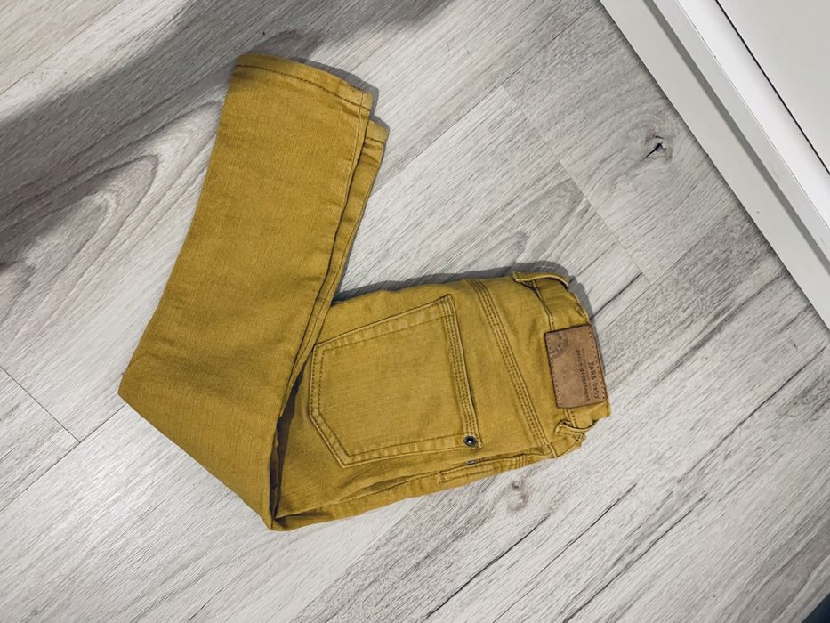Musztardowe spodnie legi skinny zara 98